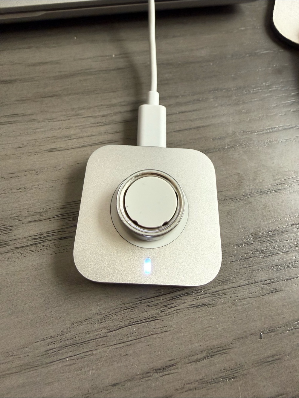 Oura Silver White Charging Dock